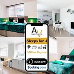 Modern Two-Bedroom Apartment - Central Location, Free Wi-Fi, Ideal For Long Stays By Av Hughes Properties