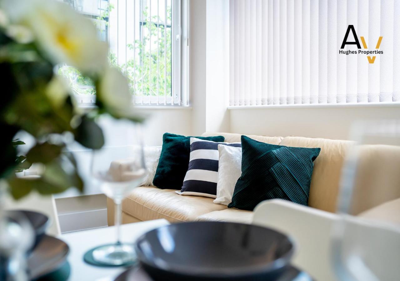 Apartment Stylish Two Bedroom By Av Hughes