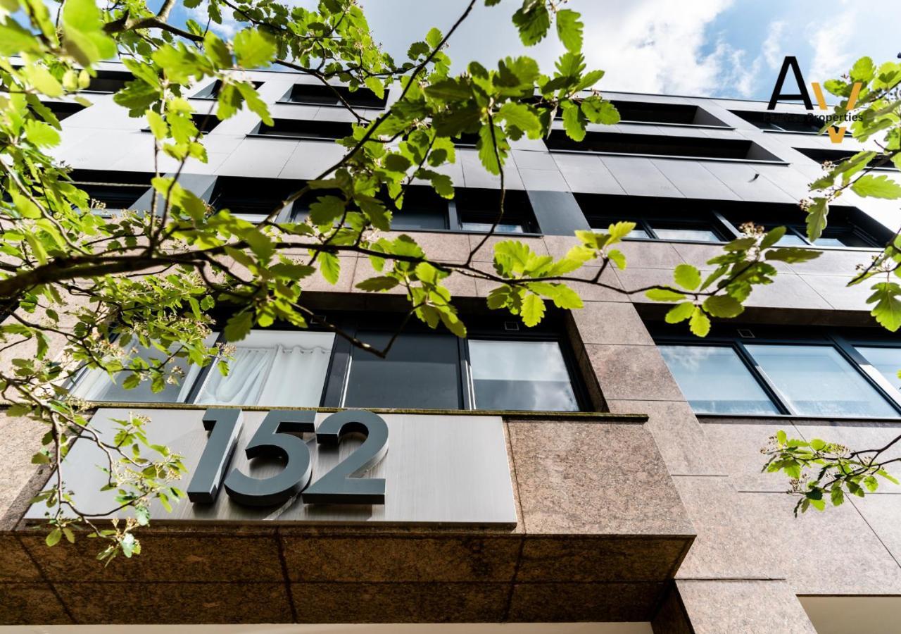 Stylish Two Bedroom By Av Hughes Apartment *