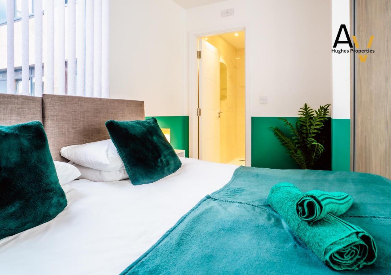 Stylish Two Bedroom By Av Hughes Apartment Milton Keynes