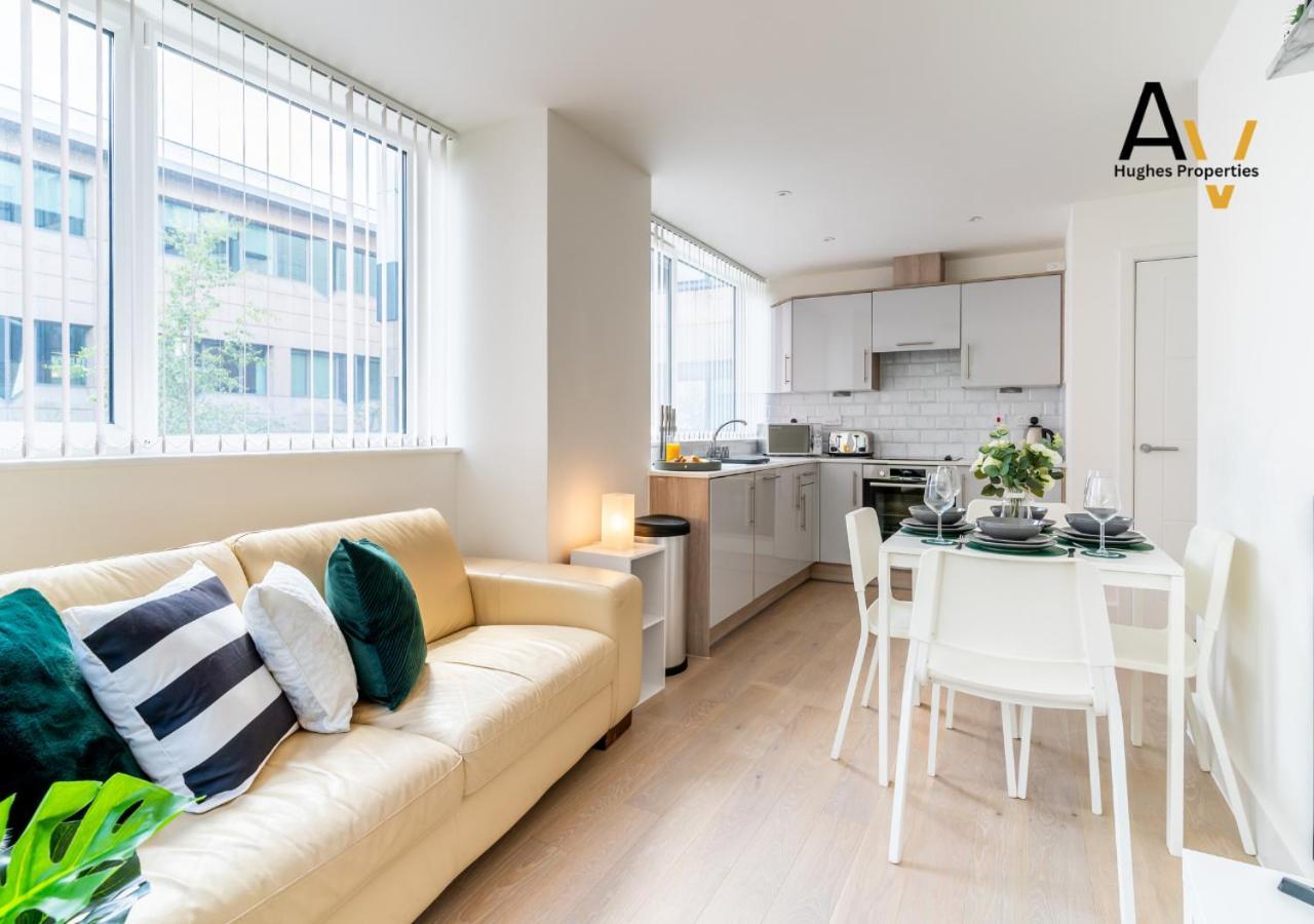 Stylish Two Bedroom By Av Hughes Milton Keynes